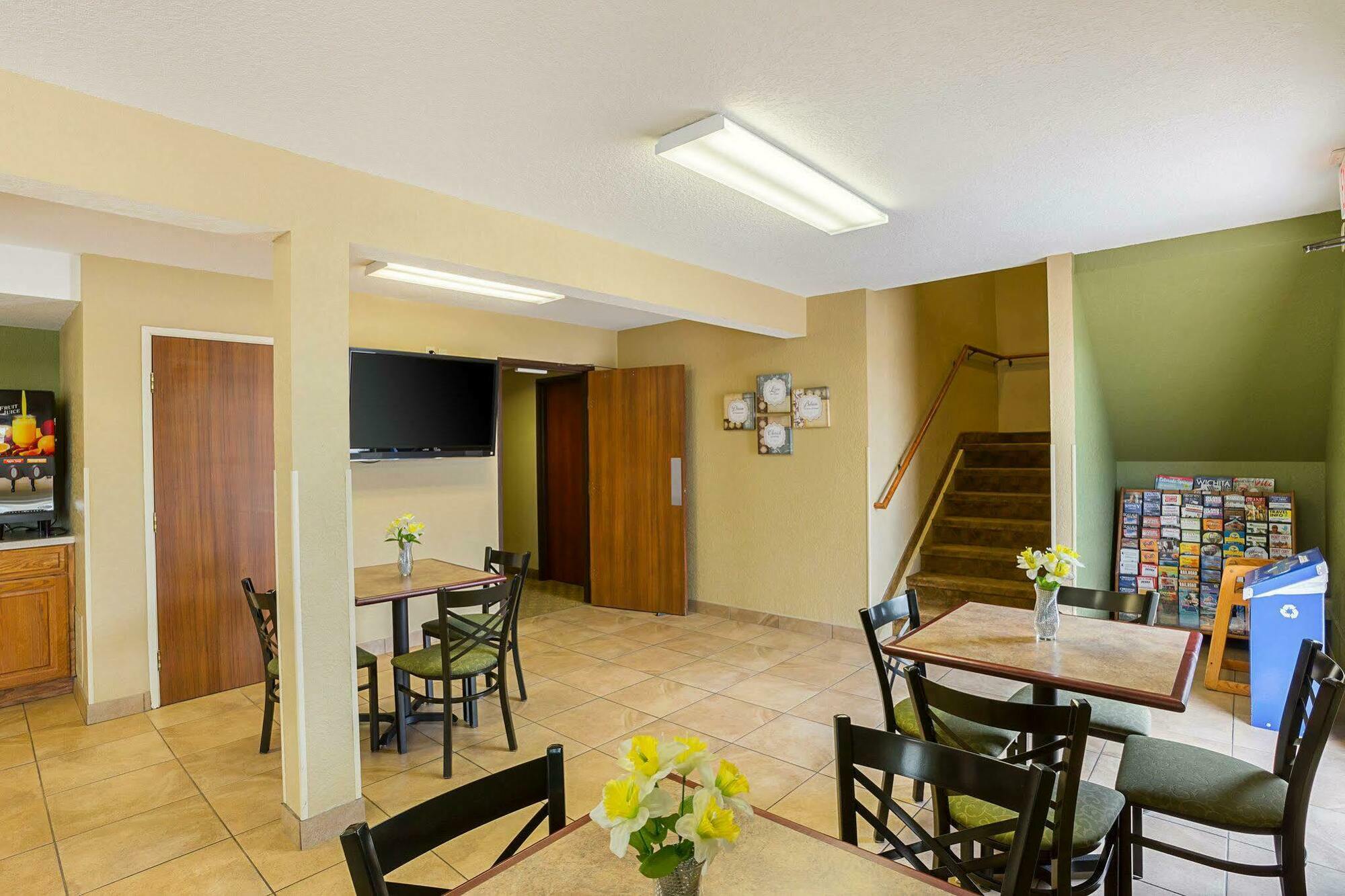 Rodeway Inn & Suites קירני מראה חיצוני תמונה