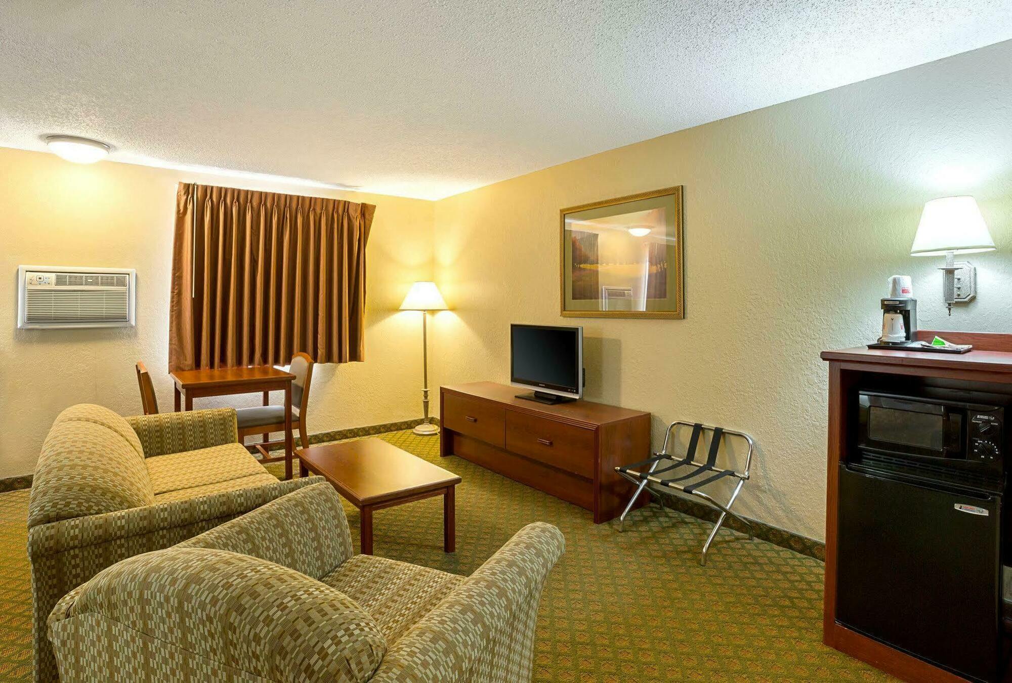 Rodeway Inn & Suites קירני מראה חיצוני תמונה